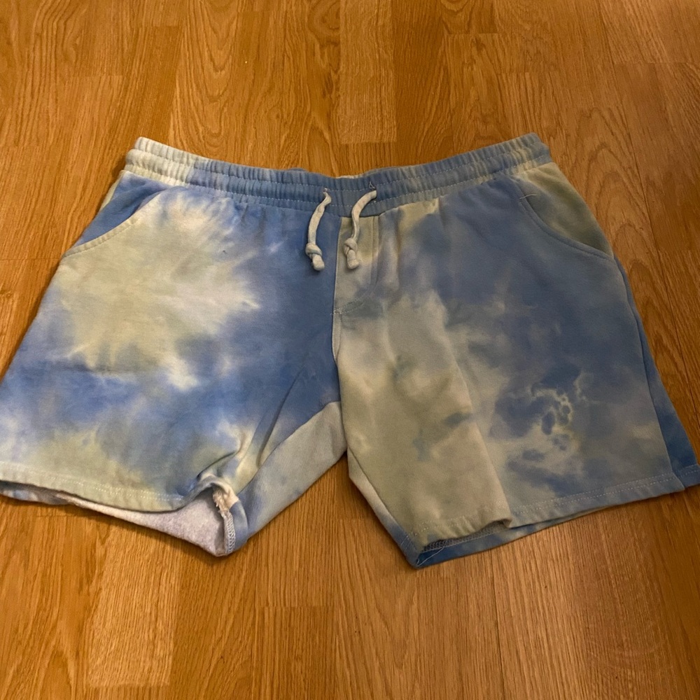 Blue cloudy shorts